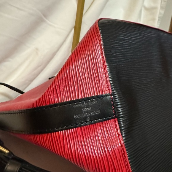 LOUIS VUITTON Epi Petit Noe Shoulder Bag - Picture 6 of 13